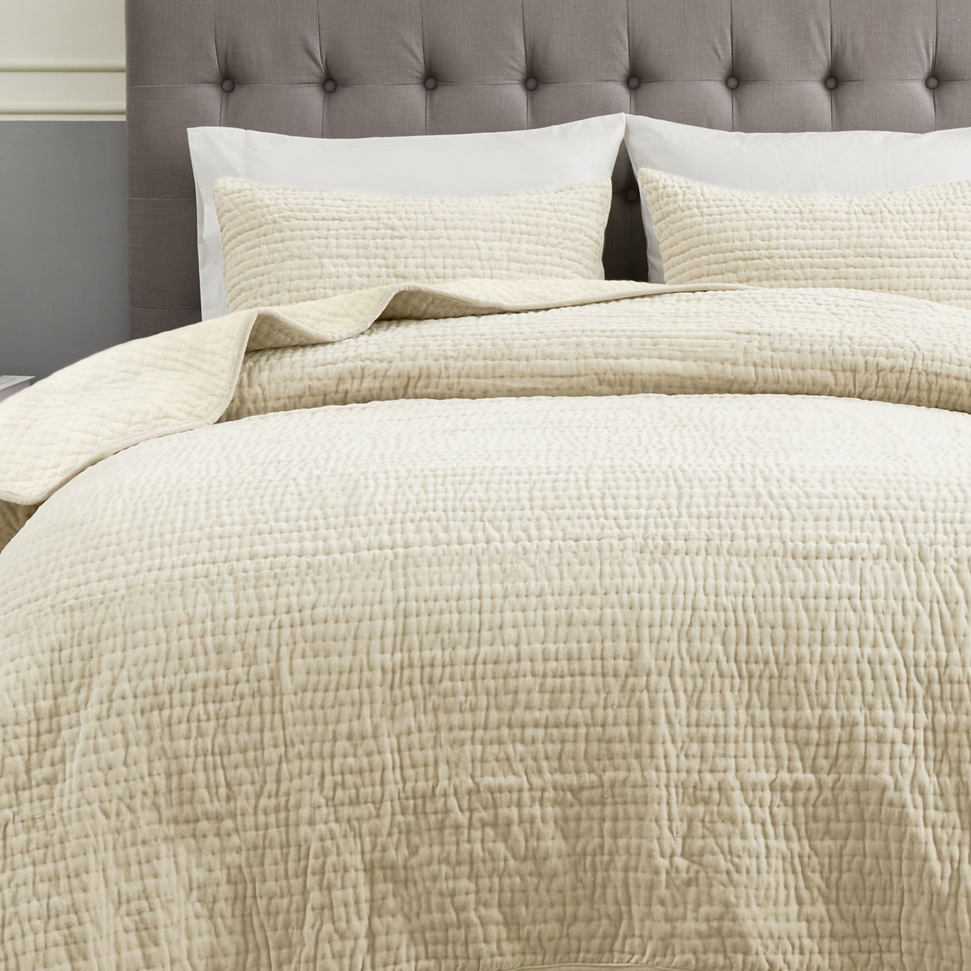 Tamara Velvet Quilt Set