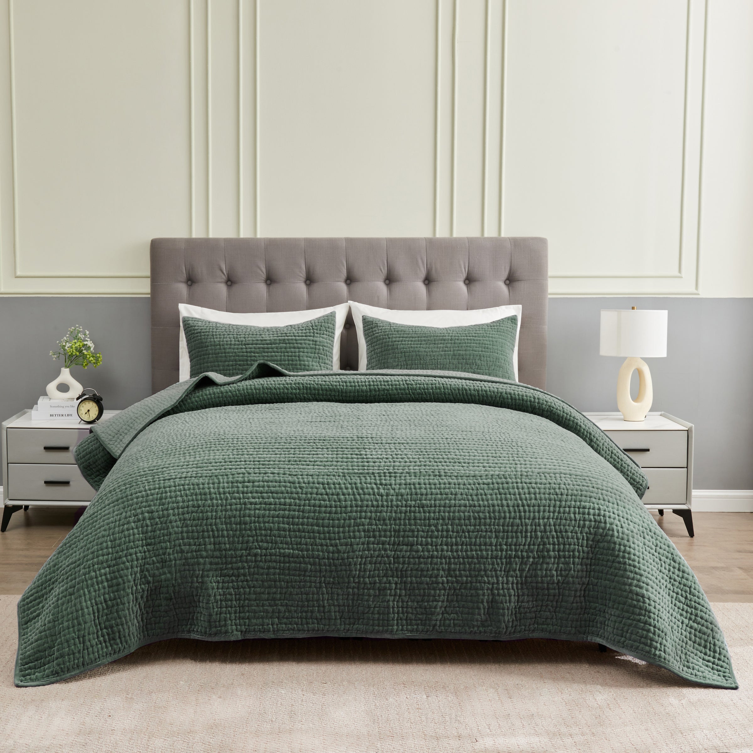 Tamara Velvet Quilt Set