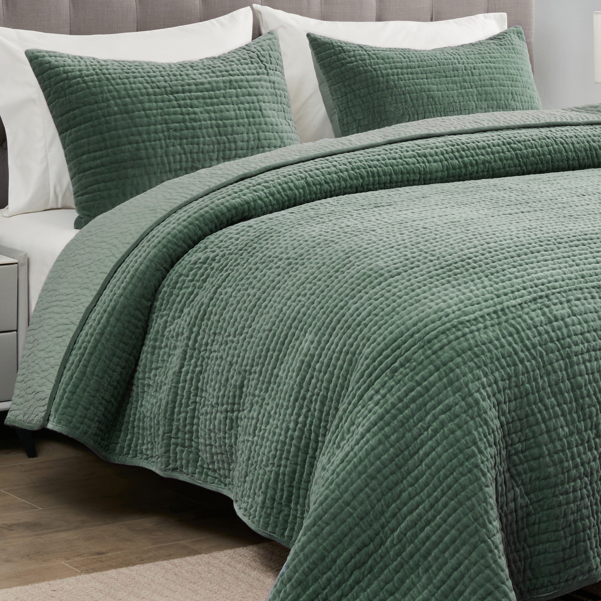 Tamara Velvet Quilt Set