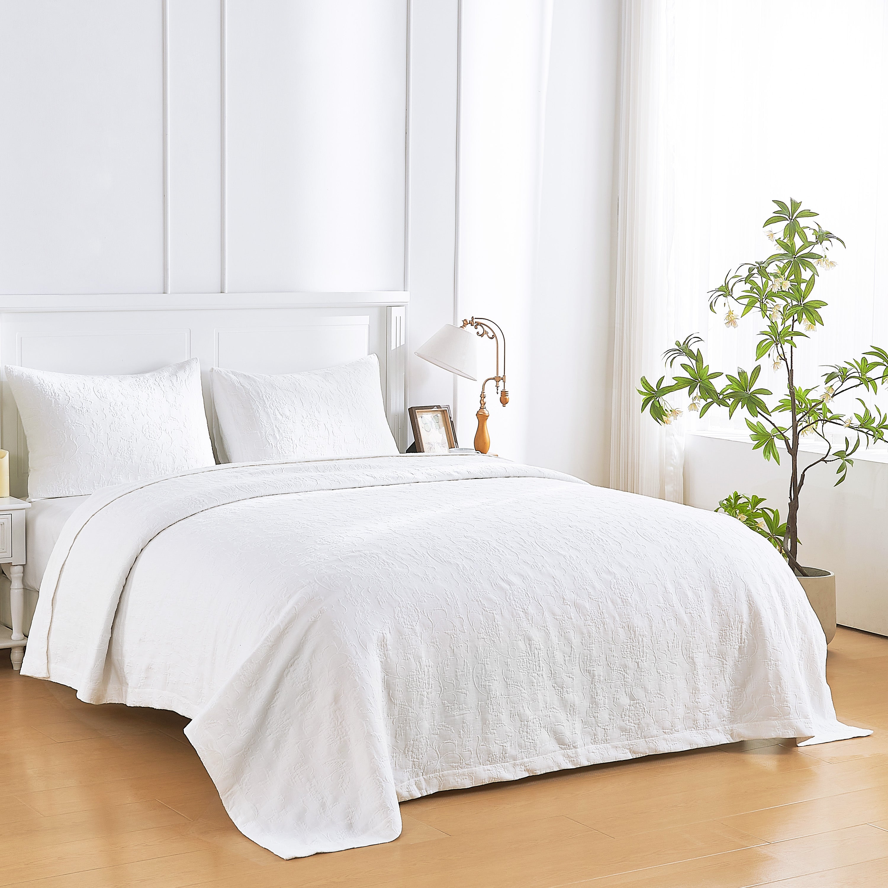 Sophia Cotton Matelassé Coverlet Set – Laytner's Linen & Home