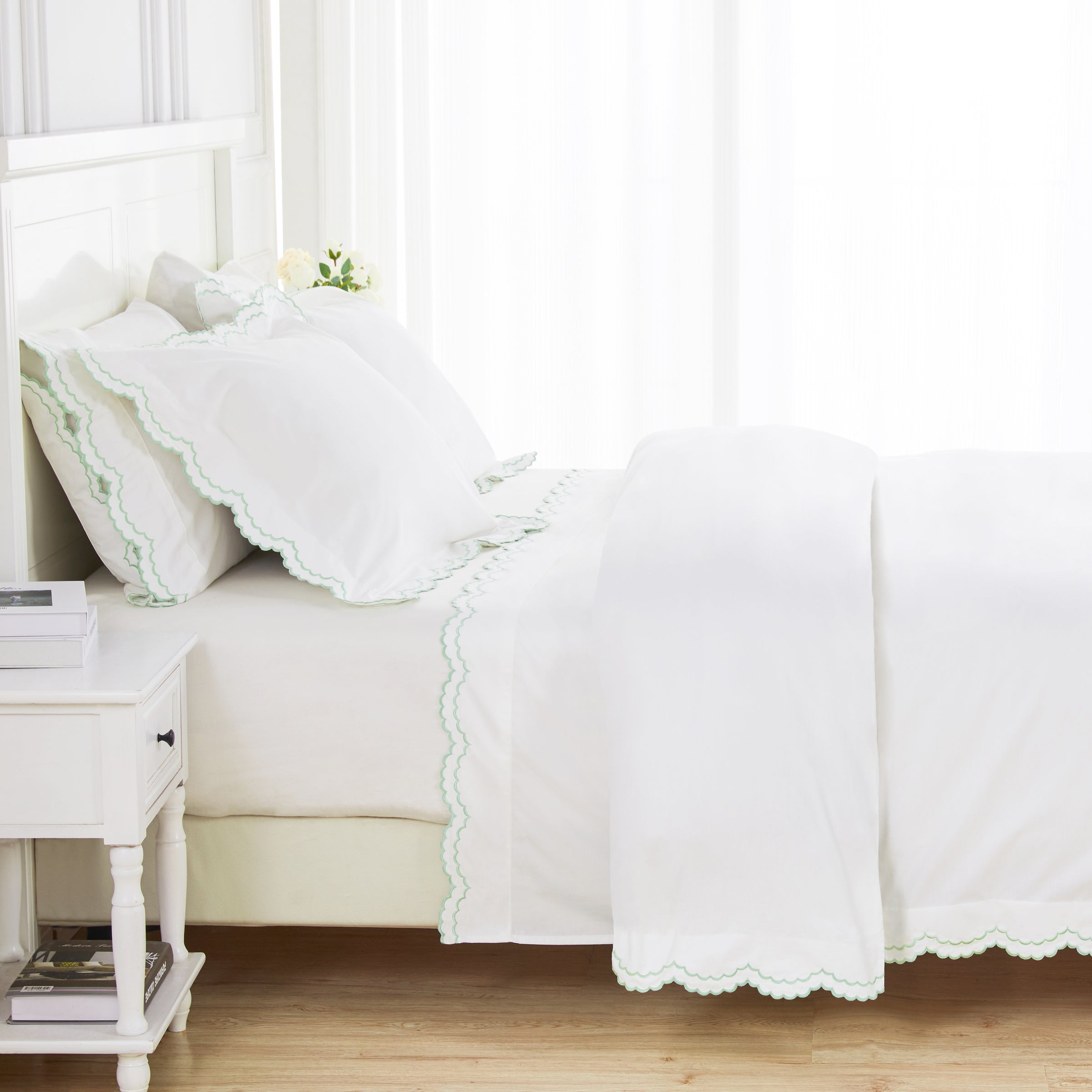 Double Scallop Embroidered Percale Duvet Set