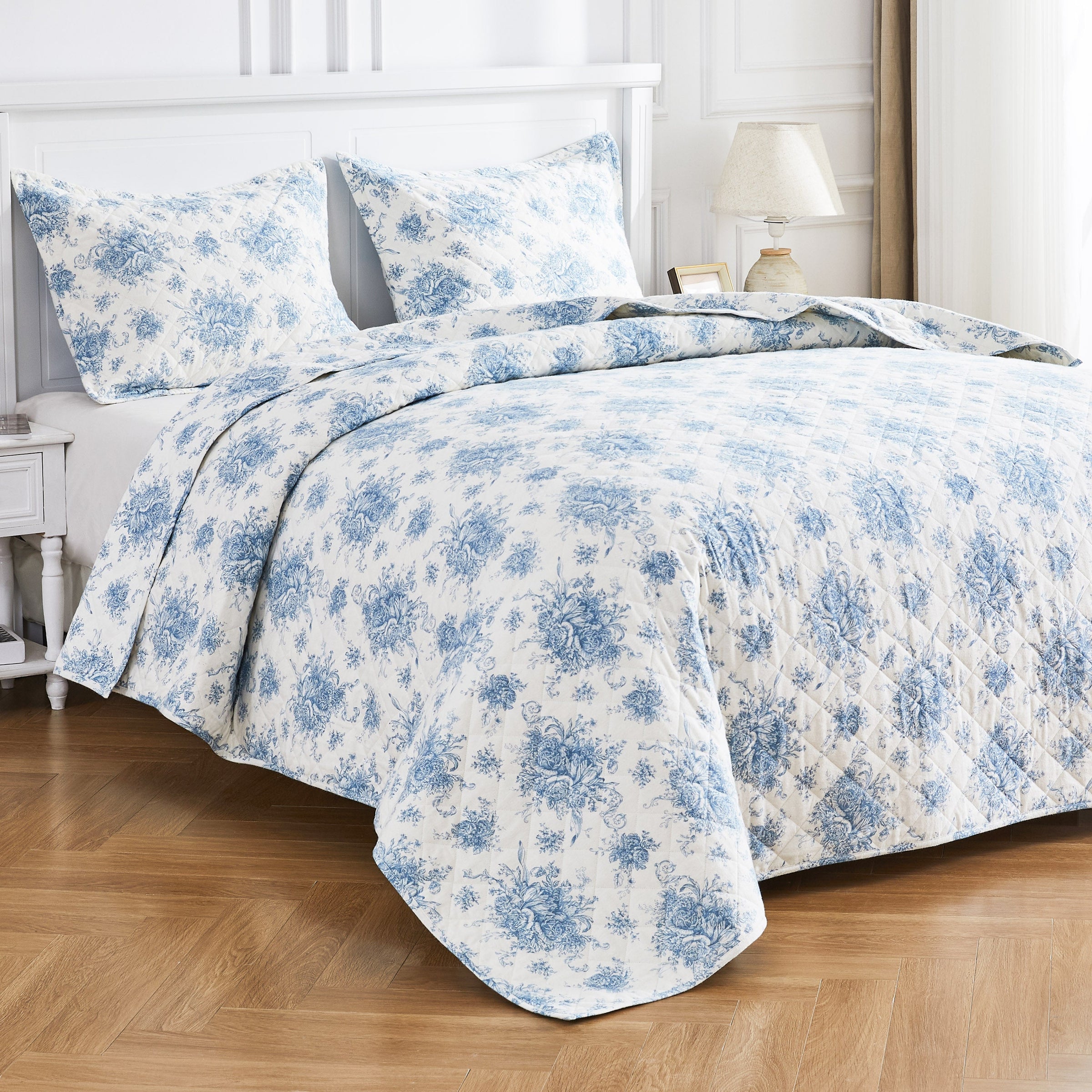 Petit Toile Cotton Flannel Quilt Set