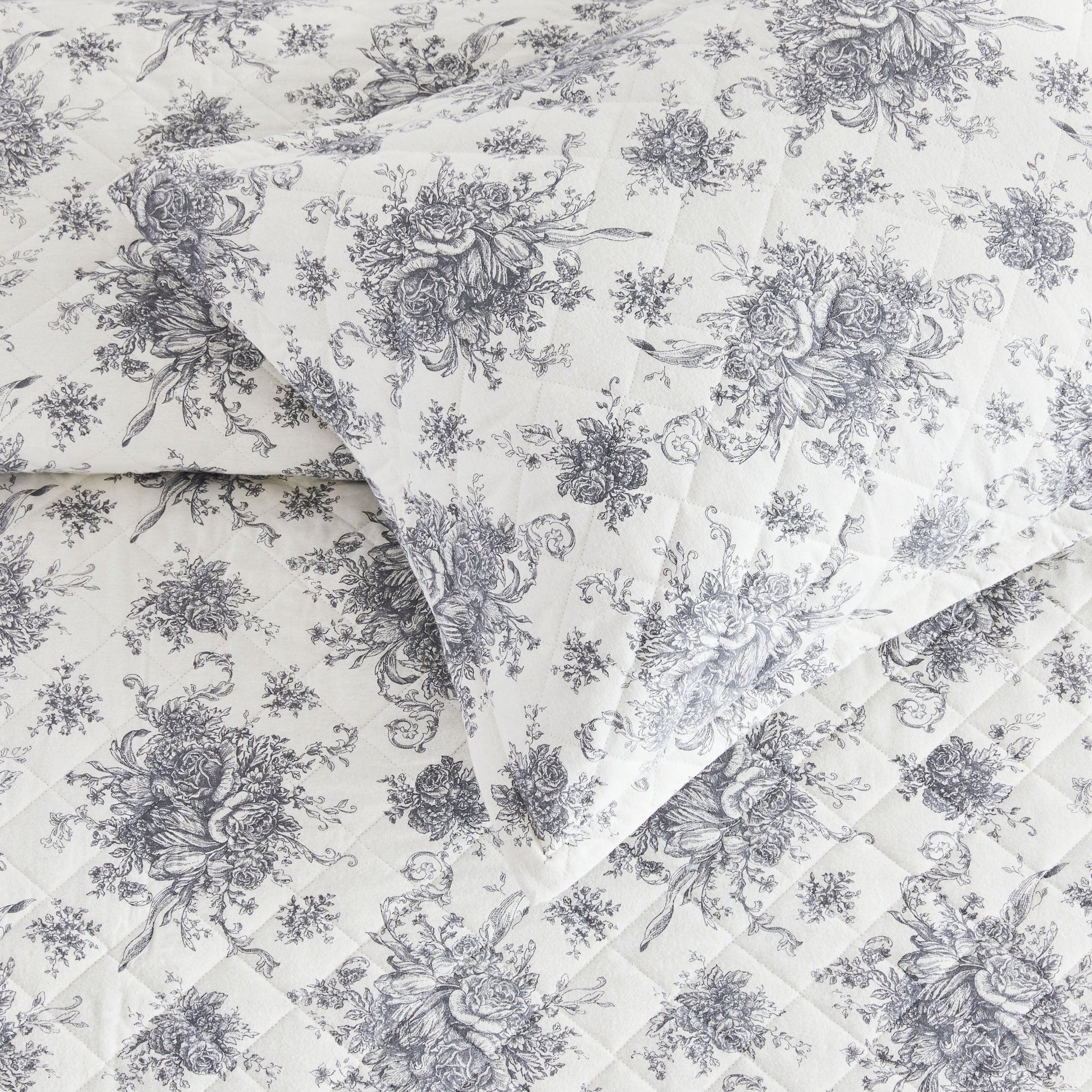 Petit Toile Cotton Flannel Quilt Set