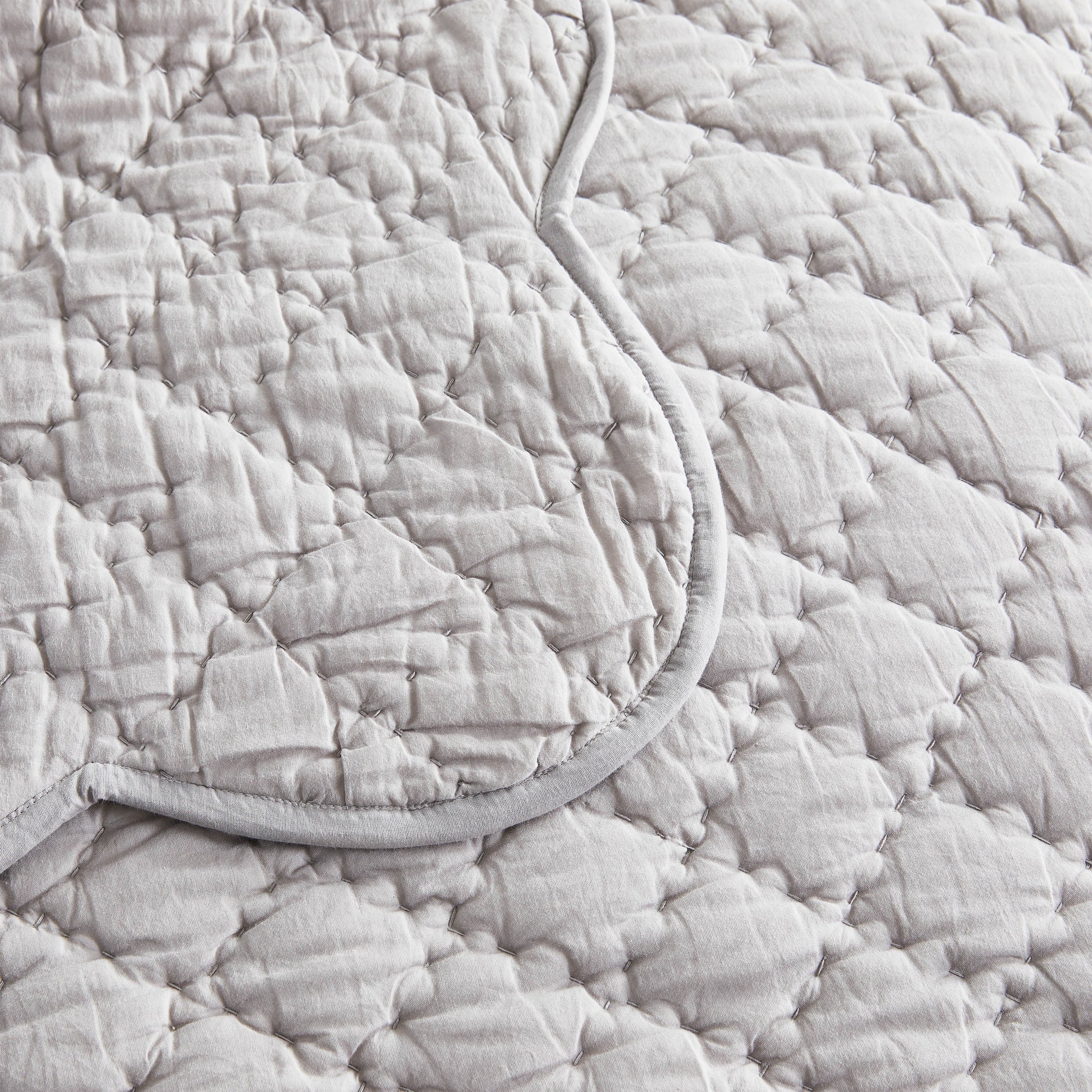Diamond Scallop Cotton Voile Hand Stitched Quilt Set