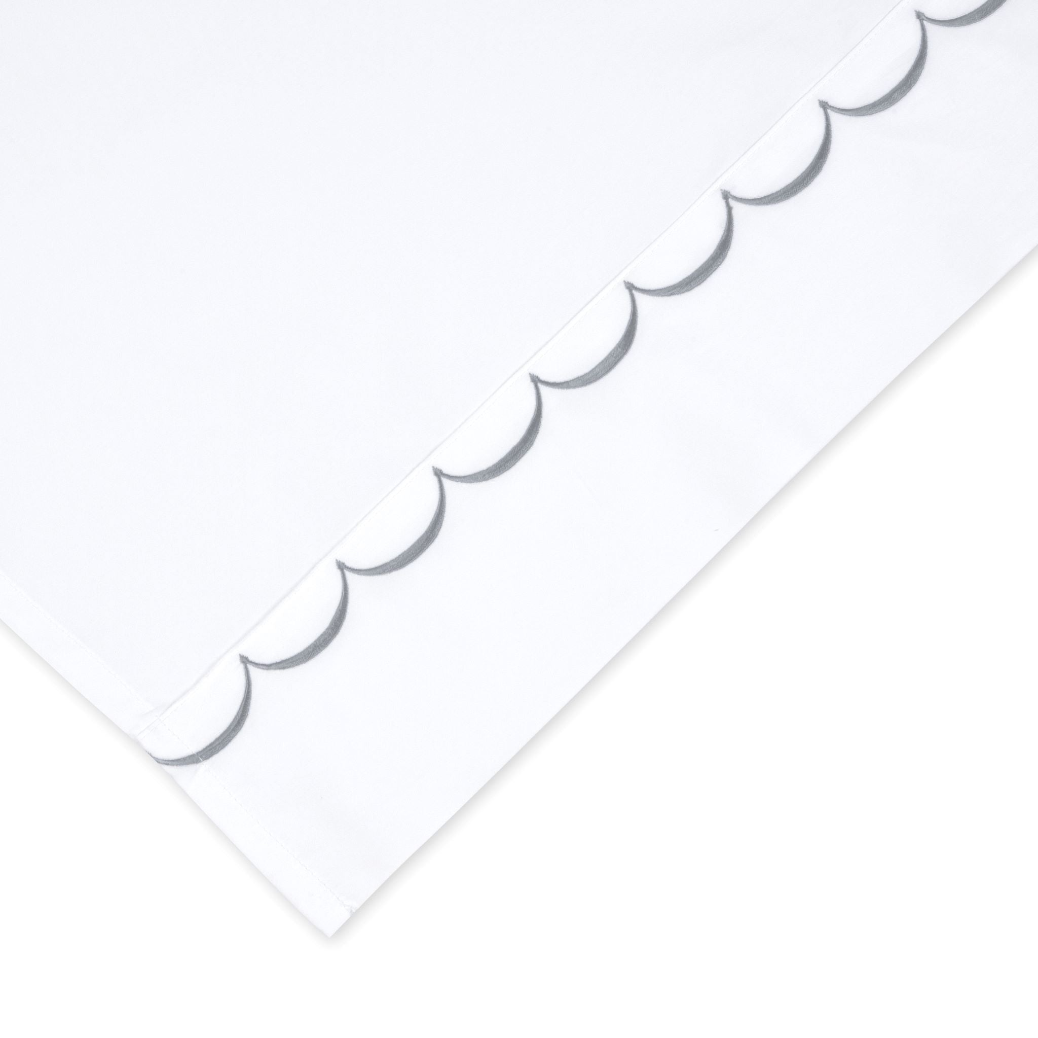 600 Thread Count Scallop Embroidered Sheet Set